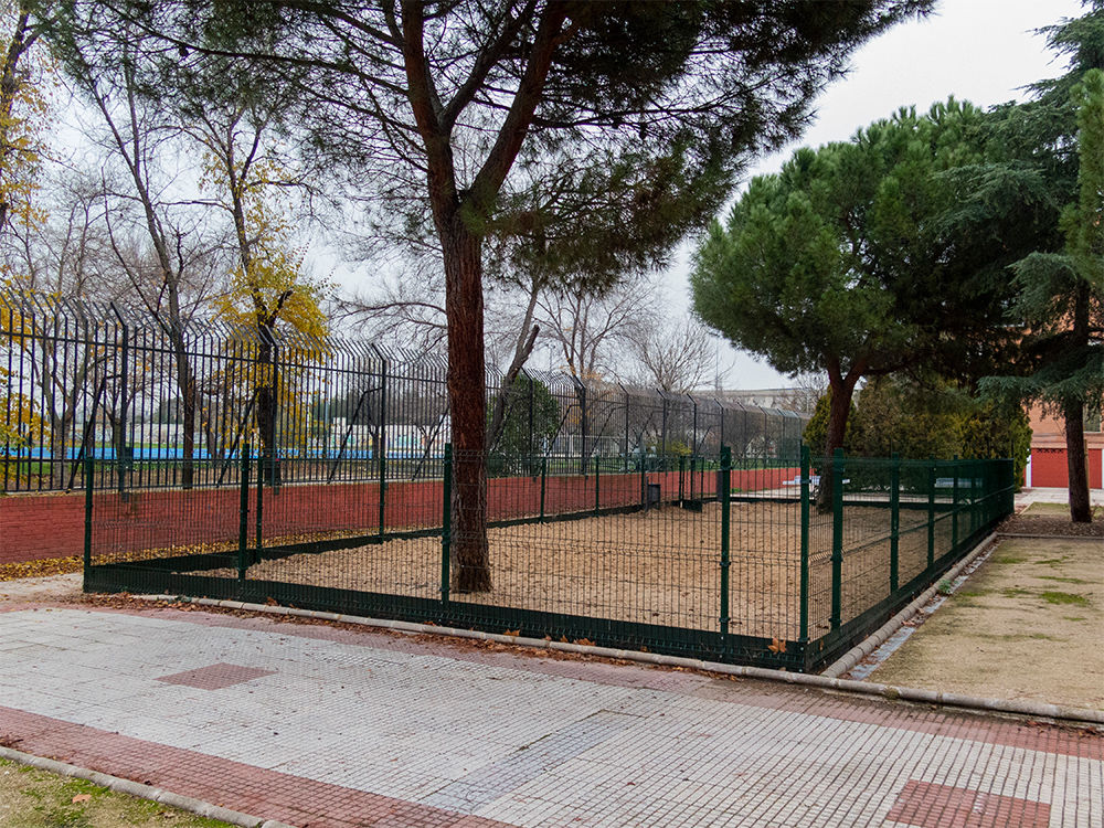 Torrejón de Ardoz cuenta con dos nuevas áreas caninas de grandes  dimensiones en los parques Zarzuela y Fresnos 