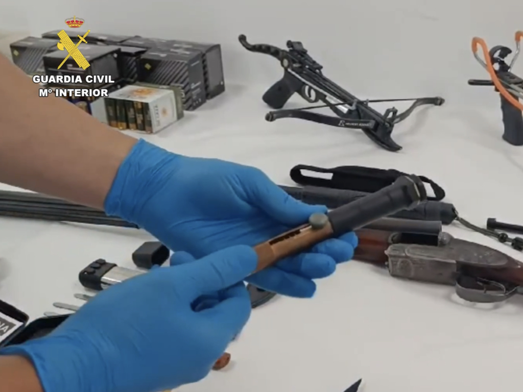 Descubren un arsenal de armas en una vivienda de Alcalá de Henares 