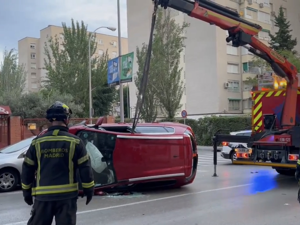 Cuatro heridos en dos aparatosos accidentes en Madrid