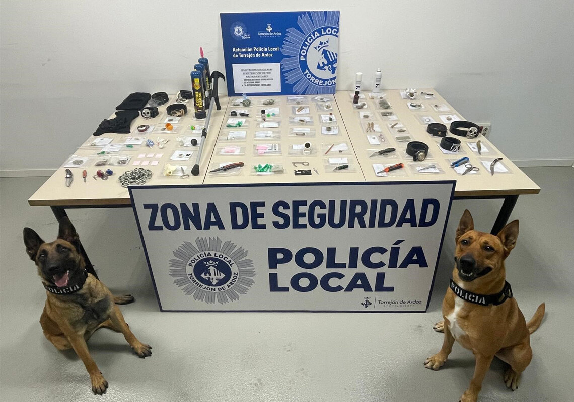 Los perros policía de Torrejón incautaron diferentes armas blancas y drogas durante las fiestas 